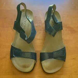 Vionic sandal patent snake skin ortho heel Velcro straps size 6 $59